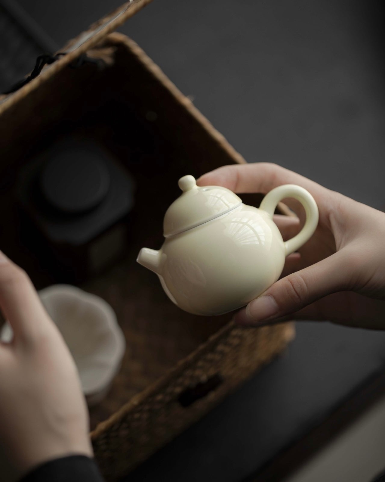 Elegant Ceramic Yellowish White 100ml Chinese Teapot