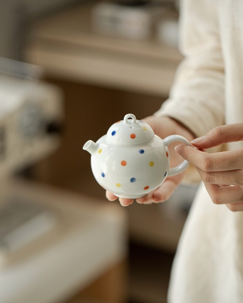 Hand-painted White Porcelain Polka Dot 160ml Chinese Teapot