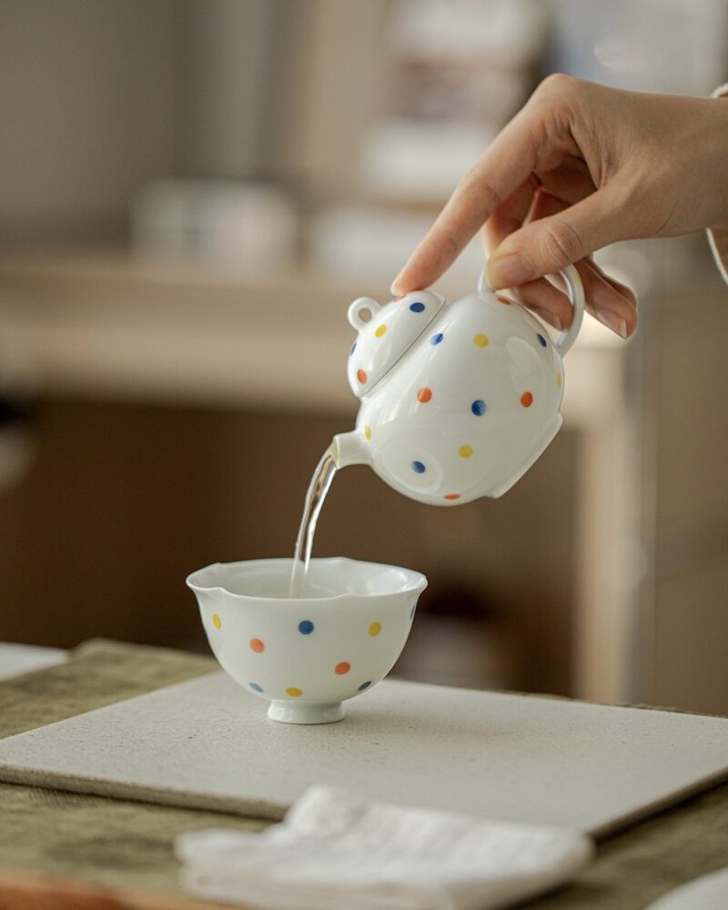 Hand-painted White Porcelain Polka Dot 160ml Chinese Teapot