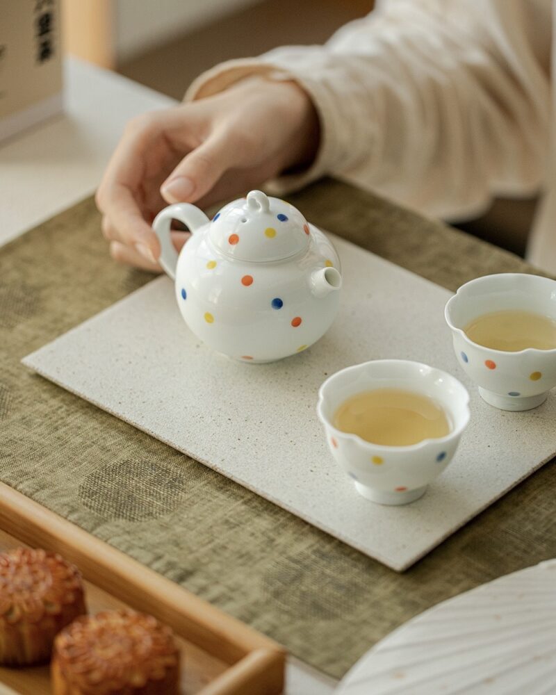 Hand-painted White Porcelain Polka Dot 160ml Chinese Teapot