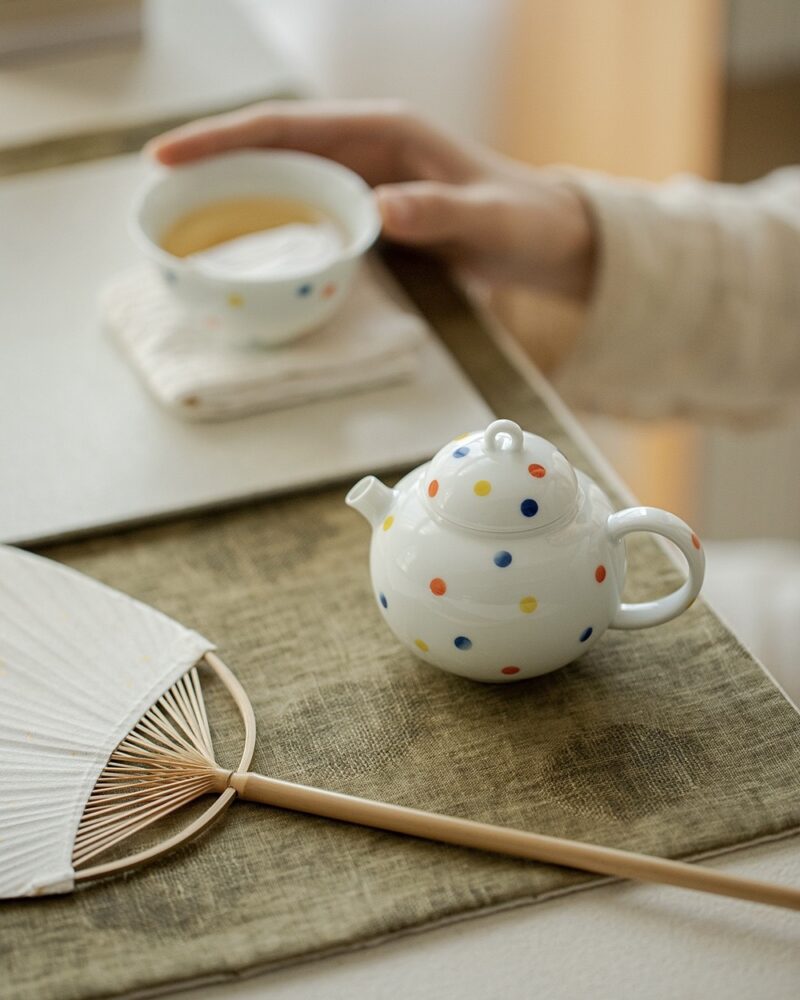 Hand-painted White Porcelain Polka Dot 160ml Chinese Teapot